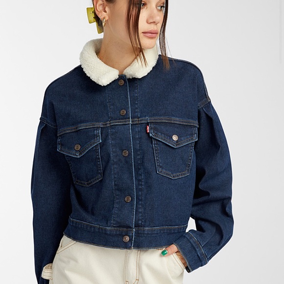LEVI’S Cropped Sherpa Collar lined jean jacket - Picture 2 of 3